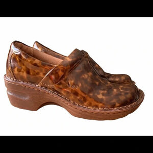 Born B.O.C Patent Leather Animal Print Clogs